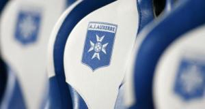 Auxerre : le promu en L1 dévoile son nouveau maillot domicile