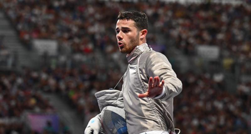  - OM : un escrimeur français sort son maillot de l'OM après sa victoire