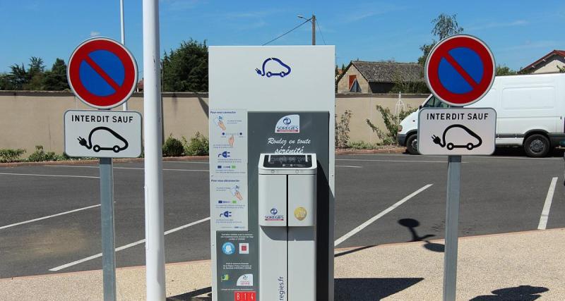  - Voiture électrique : cette arnaque sur les bornes de recharge fait fureur, une autorité alarme