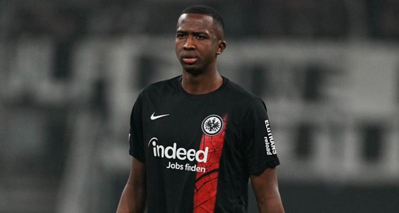  - PSG : Francfort confirme la vente imminente de Pacho !