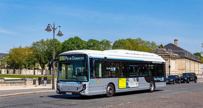  - Des touristes français oublient leurs enfants dans un bus, une folle course-poursuite s'engage