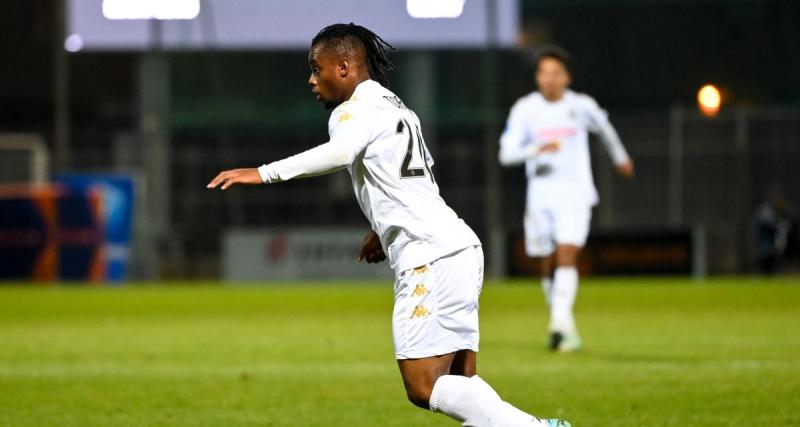  - Niort : Tyrone Tormin file à Châteauroux (off)