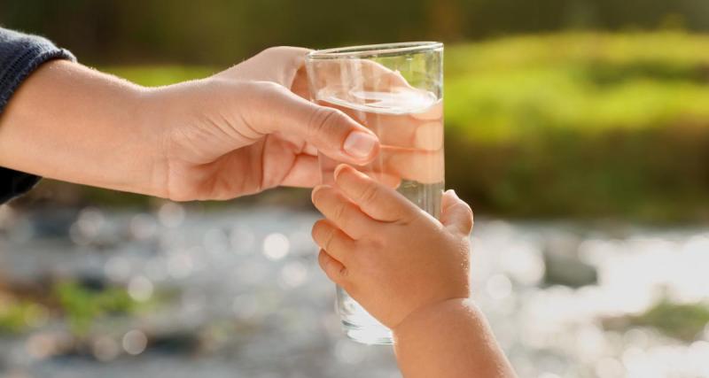  - Voici 7 astuces pour garder facilement vos enfants hydratés cet été, attention aux coups de chaud 