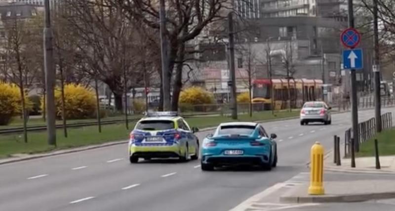  - VIDEO - Le conducteur de cette Porsche s’apprête à faire un départ surpuissant, la police le calme très vite