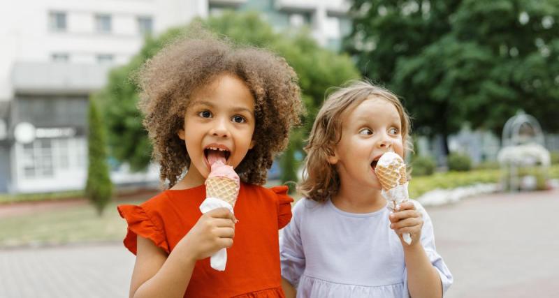  - D’après les experts, laisser son enfant manger ce qui lui plait pendant l’été serait une très bonne idée ! 