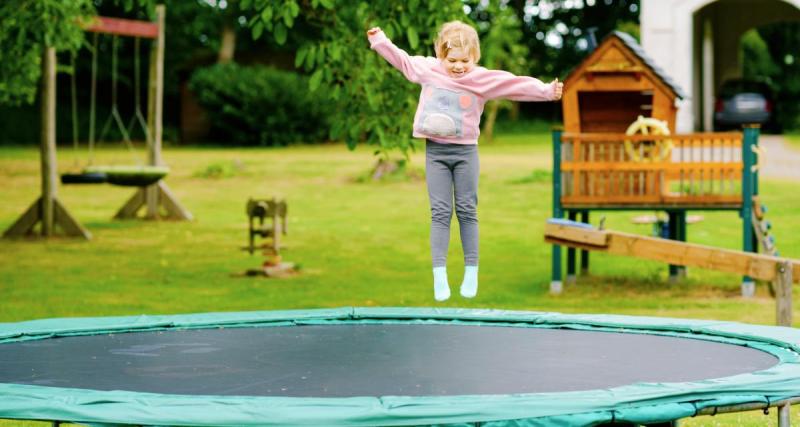  - Attention au trampoline cet été : ils sont bien plus dangereux pour nos enfants qu'il n'y paraît