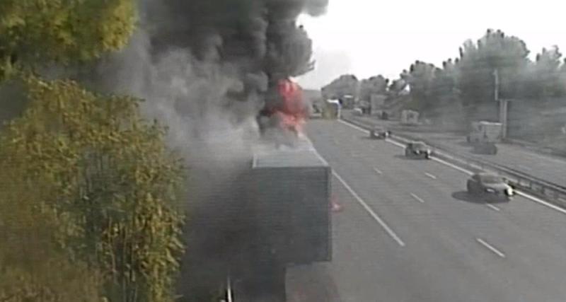  - Un camion prend feu sur l’A9 en direction de l’Espagne provoquant plusieurs kilomètres de bouchons