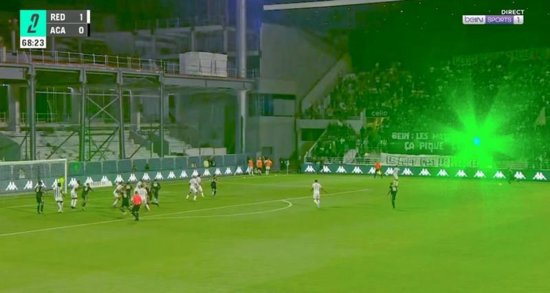  - Ligue 2: banderoles contre le diffuseur, lasers, contestations : match surréaliste entre le Red Star et Ajaccio