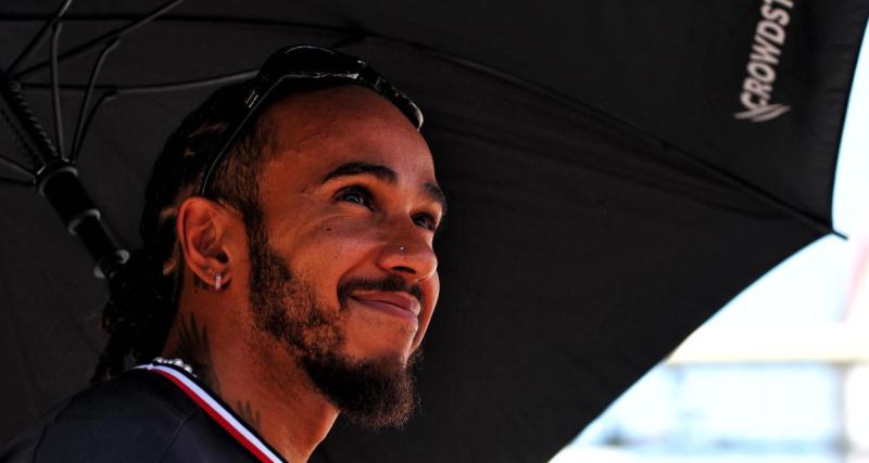  - Lewis Hamilton sur la deuxième ligne, il remercie son équipe 