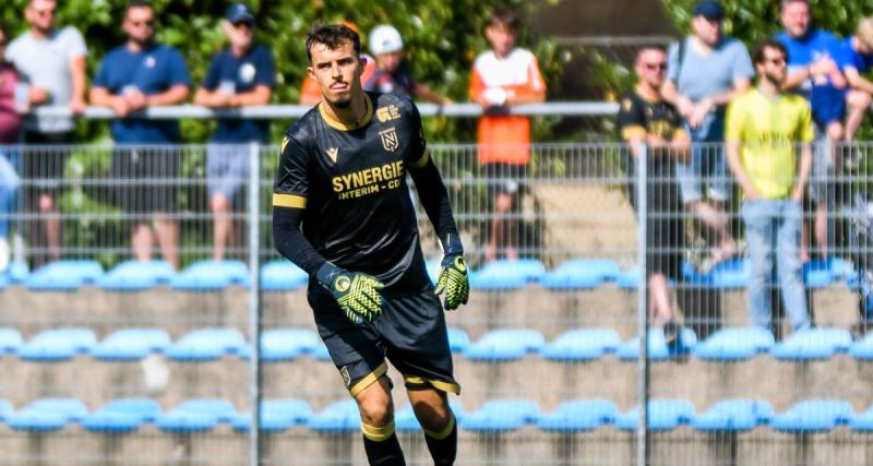  - Nantes : un gardien de but prolonge (off)