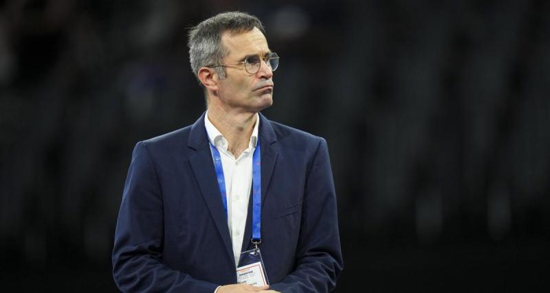  - Équipe de France Futsal : Raphaël Reynaud félicite ses joueurs après la victoire contre la Thaïlande 