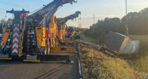 Une voiture tape un poids lourd sur l’A6, l’accident spectaculaire ne fait aucun blessé