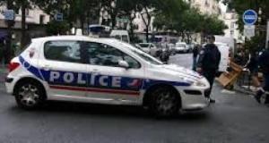 Un faux policier tente d’arrêter une voiture avec … des gendarmes à l’intérieur !