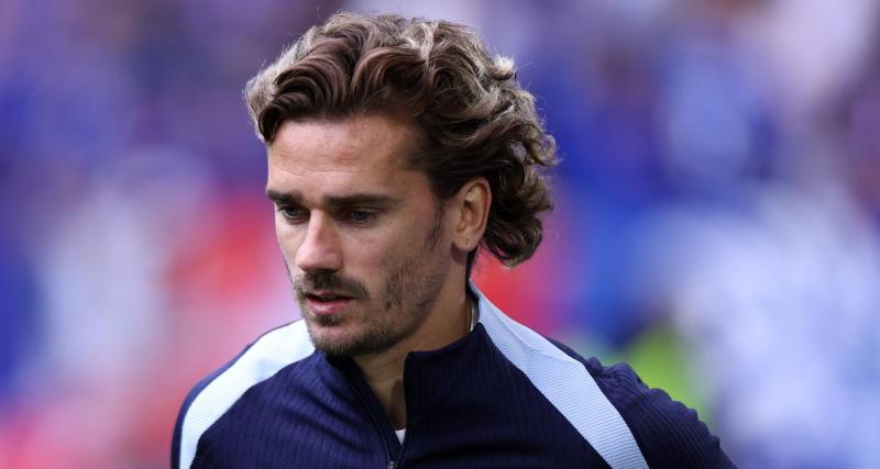  - Equipe de France : les supporters dégomment Deschamps après l'annonce choc de la retraite de Griezmann 