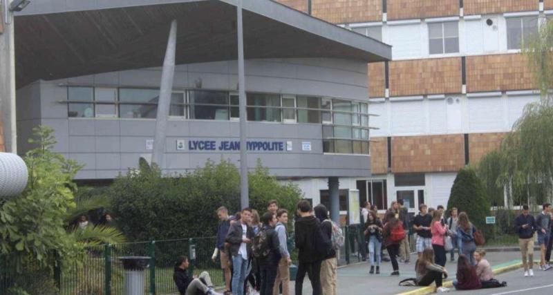  - Une opération anti-stupéfiants dans un lycée se clôt par l’interpellation d’une mère d’élève, positive au cannabis