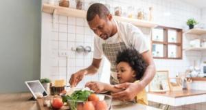 Quelles sont les recettes de dîner les plus simples et pratiques à laisser pour votre babysitter cette année ?