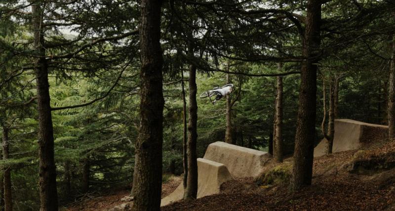  - VIDEO - Commencal fait la part belle au tracé du rider Billy Meaclem