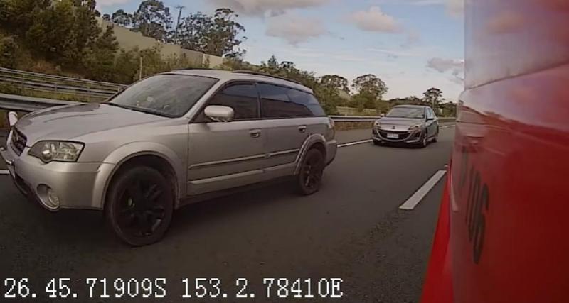  - Vidéo - Un automobiliste colle trop une voiture sur l’autoroute, le karma s’occupe de lui