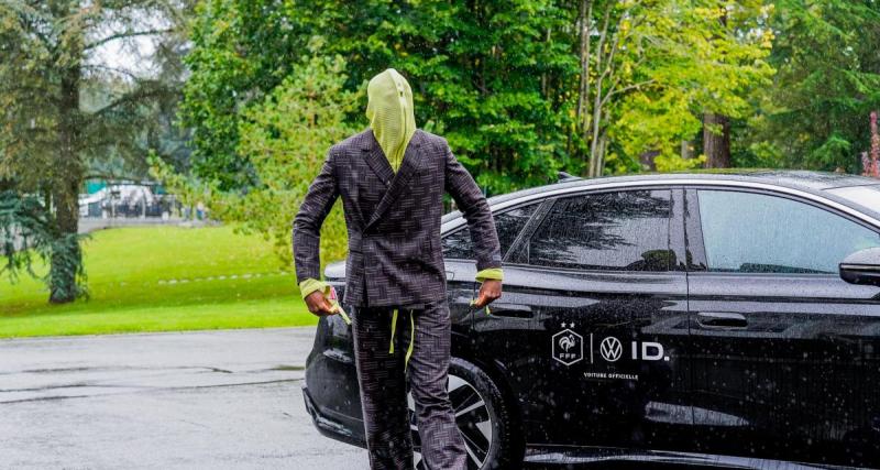  - Equipe de France : totalement délirant, un joueur arrive à Clairefontaine avec une cagoule intégrale 