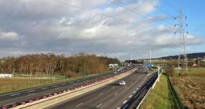 Elle accouche au beau milieu de l’autoroute, ce couple vit un trajet peu banal