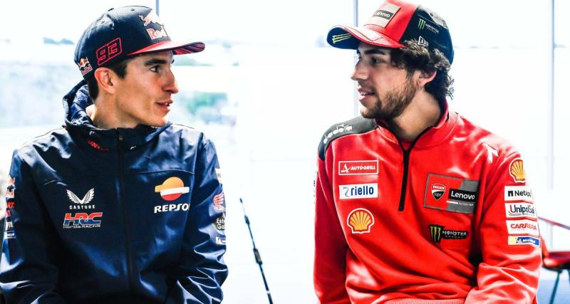  - MotoGP : la séquence hilarante entre Bastianini, qui parle de son petit-ami, et Márquez devant les journalistes 