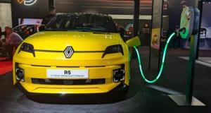 Les photos de la nouvelle Renault 5, star parmi les stars au Mondial de l’auto 