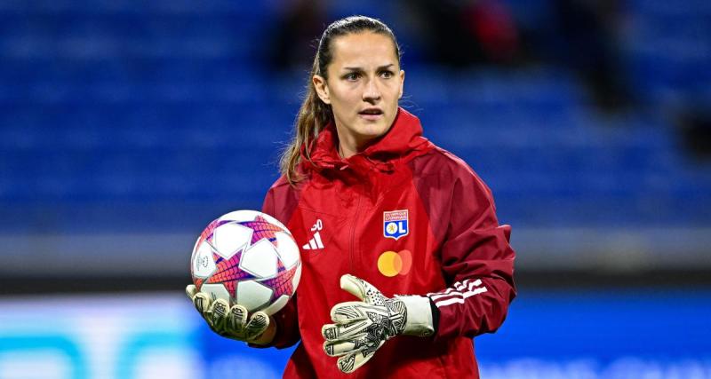  - OL (F) : opération de la main pour le gardienne Laura Benkarth