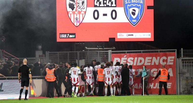  - Ligue 2 : match interrompu entre Ajaccio et Bastia !