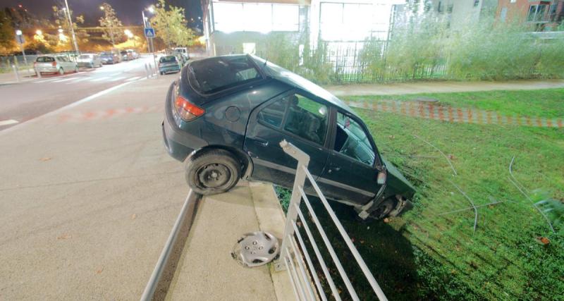  - Il traverse une clôture et abandonne sa voiture en pleine nuit 