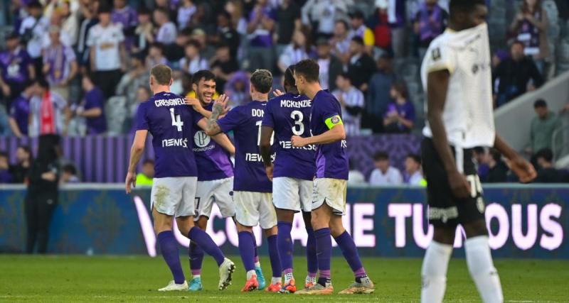  - Toulouse : la belle communion avec les supporters après la victoire contre Reims
