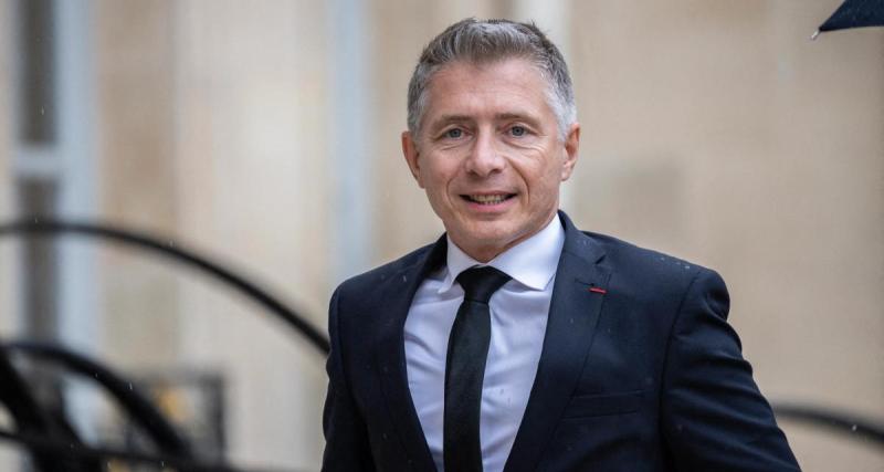  - Chants homophobes : la LFP sommée par le gouvernement de s'expliquer sur le non-arrêt du match Saint-Étiennne - Strasbourg