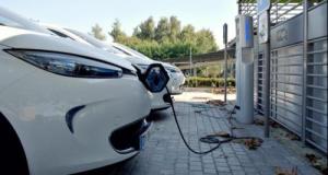 Recharger une voiture électrique moins cher qu’un plein de carburant ? Cette étude le prouve 