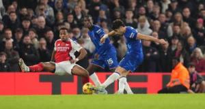 Chelsea et Arsenal s'accrochent, Liverpool se frotte les mains