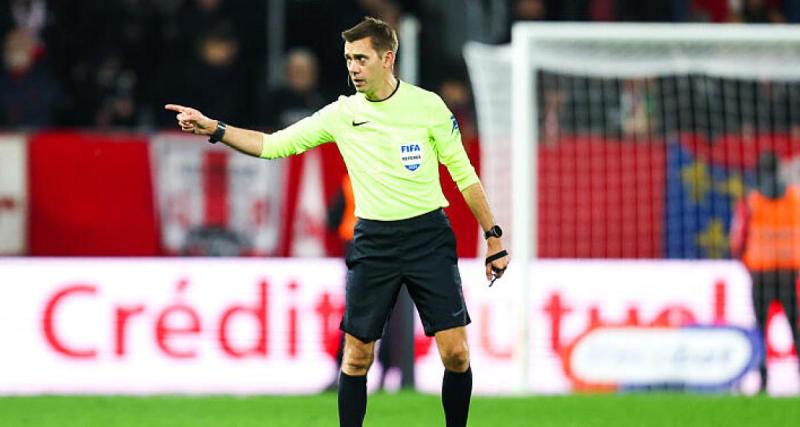  - Ligue des Nations : Clément Turpin au sifflet d'une affiche de la Ligue A