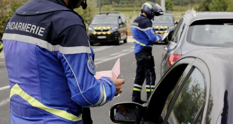  - Les gendarmes arrêtent une voiture à toute vitesse et font une découverte palpitante ! 