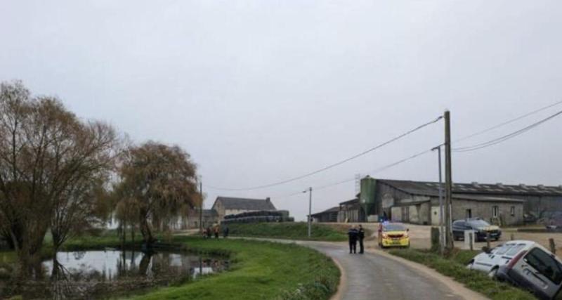  - Deux voitures, une mare et un fossé, cascade familiale en Mayenne