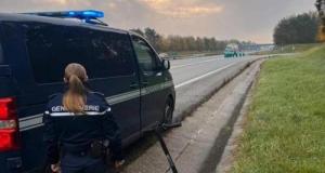 Les gendarmes à la poursuite d'un drôle de véhicule sur cette autoroute