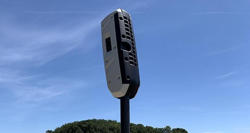  - Des radars recouverts de pneus de tracteur, la dernière action choc des agriculteurs 