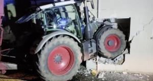 Quand la maison rencontre le tracteur, une scène improbable dans le Morbihan 