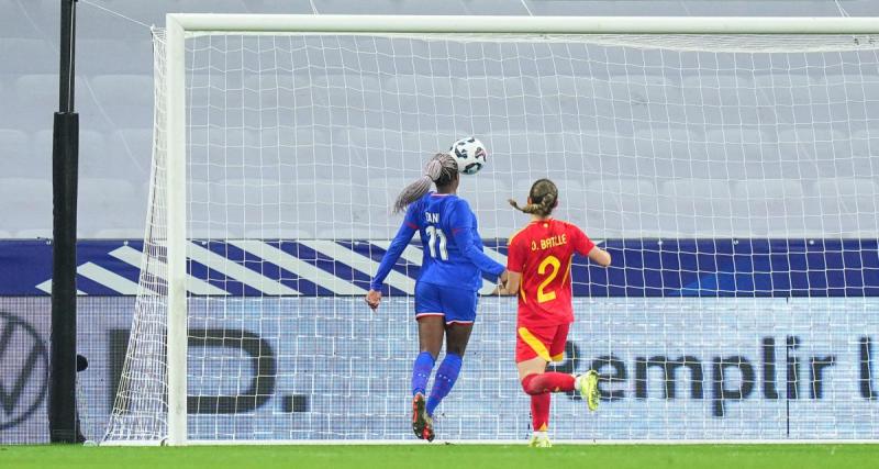  - Équipe de France Féminine : le but de Diani contre l’Espagne de manière peu académique
