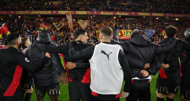  - Lens : la belle communion entre les Sang et Or et les supporters après Montpellier
