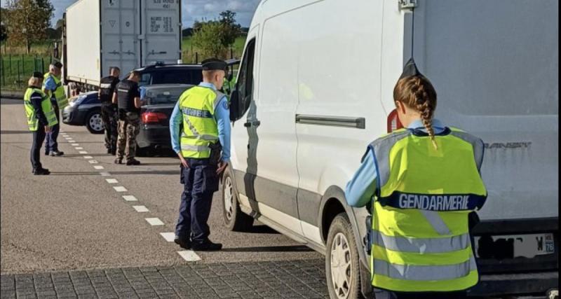  - Tellement ivre au volant de sa voiture, il s’arrête à un feu tricolore… qui n’existe pas