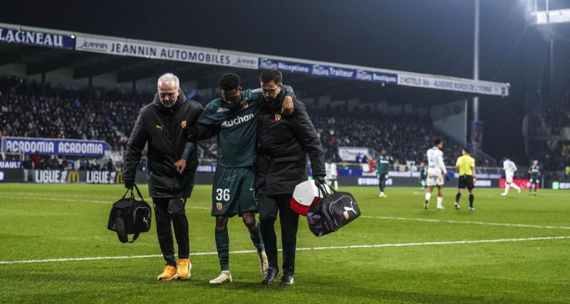  - Lens : Rémy Labeau-Lascary victime d'une rupture du ligament croisé antérieur du genou gauche (off) 