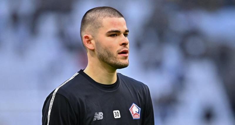  - Monaco - PSG : Lucas Chevalier vole au secours de Donnarumma et tacle l'arbitre