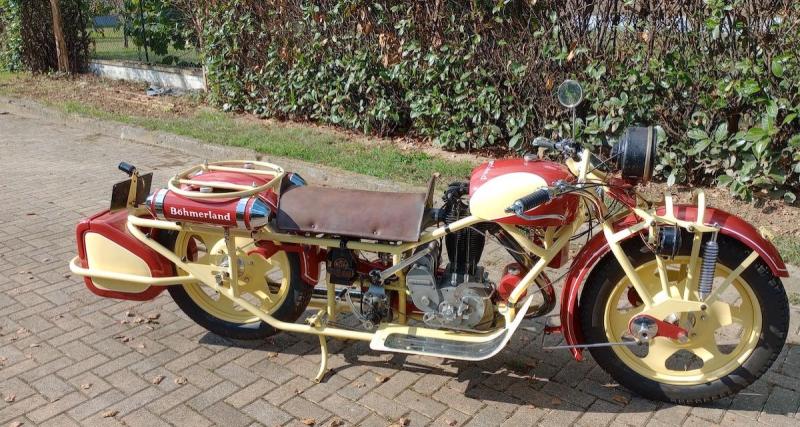  - 3,1 mètres de long, plus de 80 000 €, cette moto insolite star d'une vente aux enchères d'exception