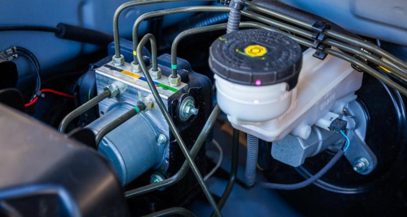  - Bloc ABS : comment ça fonctionne et pourquoi c’est indispensable ?