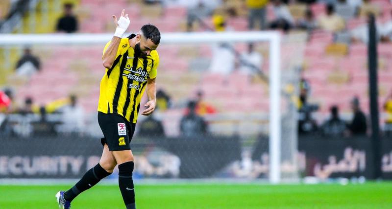  - Football : Benzema s’affiche avec un maillot de l’Algérie, cadeau de la sélection