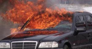 Il veut retoucher la carrosserie de sa voiture avec un chalumeau... il y met le feu