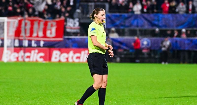  - Football : Frappart n’est plus la meilleure arbitre du monde, coup dur pour la Française