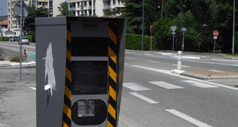 - Ce radar caché flashe en série, les automobilistes en colère